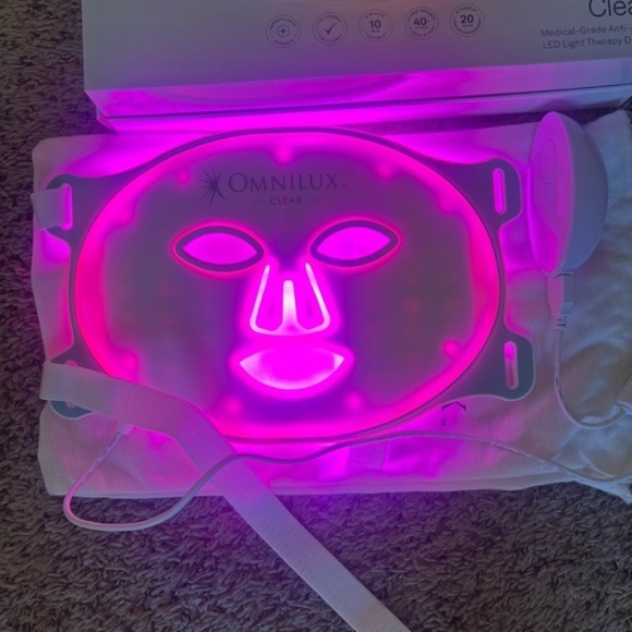 Clear LED Light Therapy Mask - White and Green - Picture 2 of 3